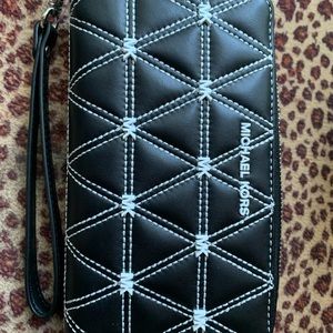 Michael Kors Wallet/ Wristlet brand new.